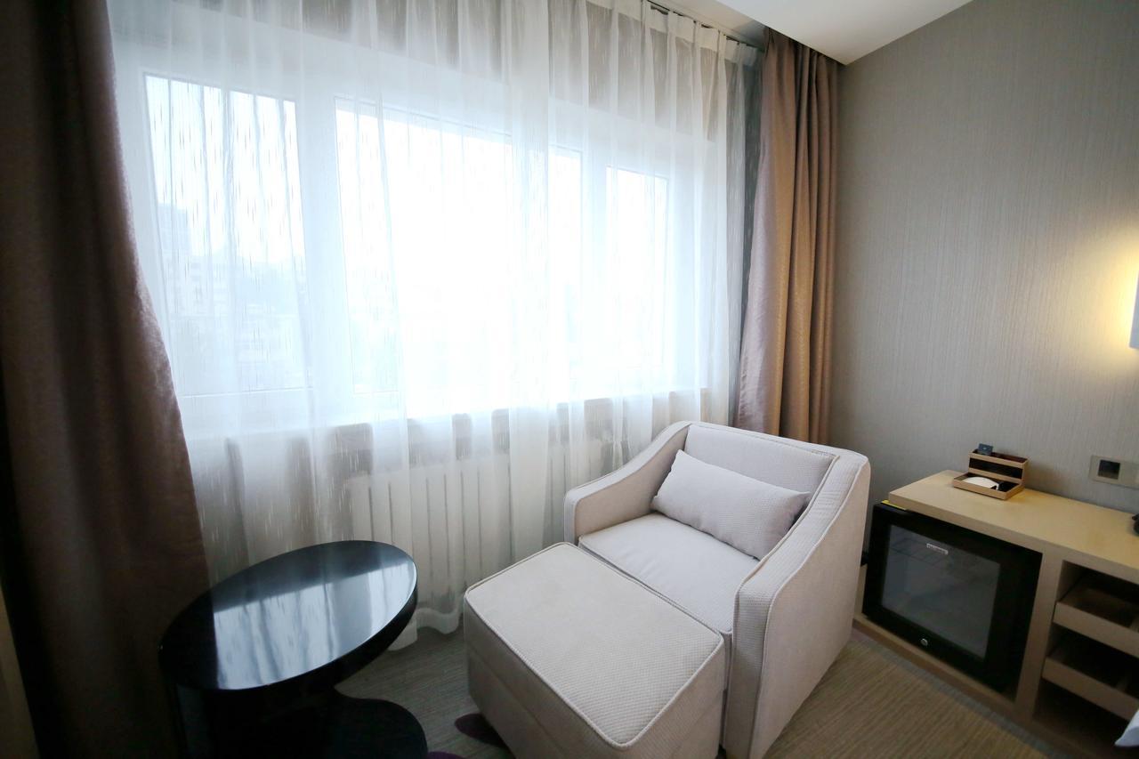 Lavande Hotel Qingdao North Station Shop Екстер'єр фото