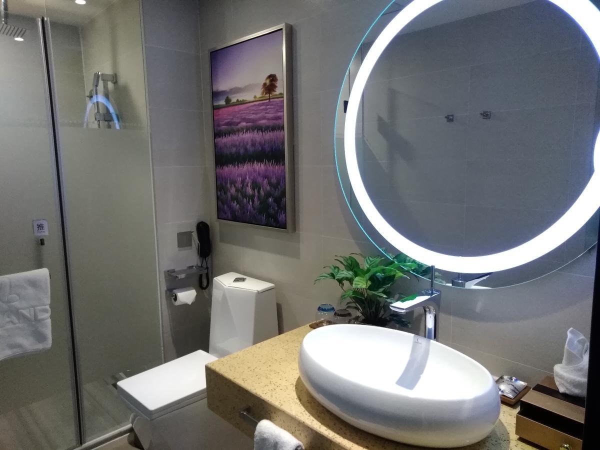 Lavande Hotel Qingdao North Station Shop Екстер'єр фото