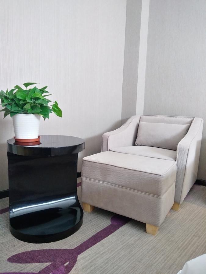 Lavande Hotel Qingdao North Station Shop Екстер'єр фото