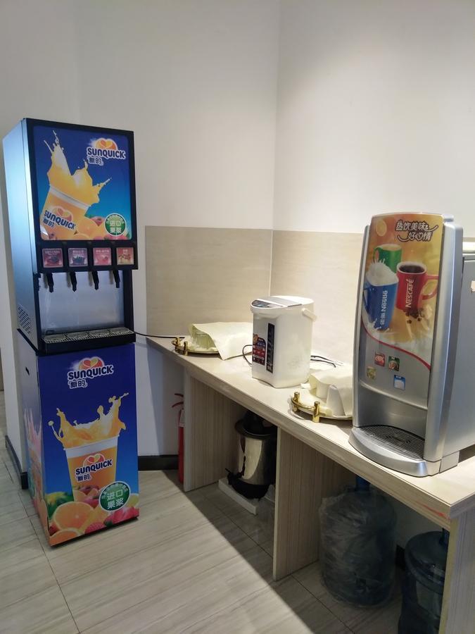 Lavande Hotel Qingdao North Station Shop Екстер'єр фото